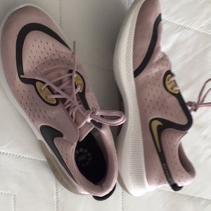 Nike joyride running shoe